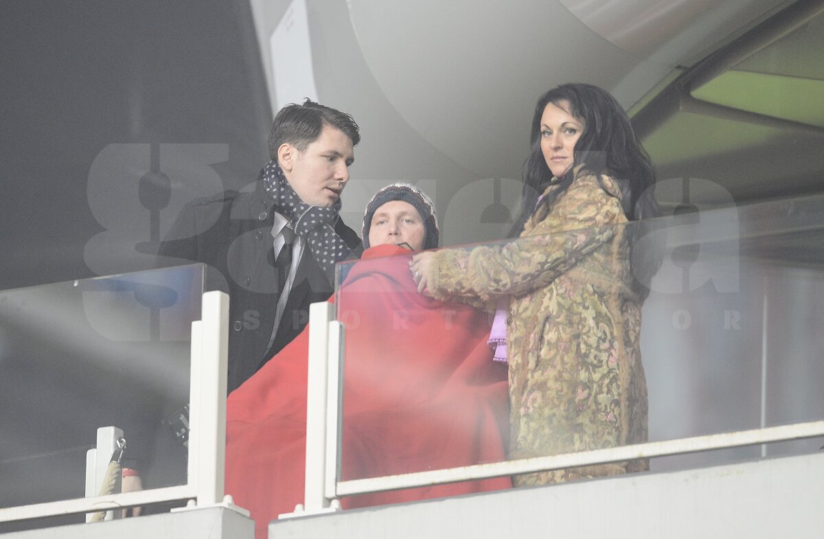 FOTO Neşu i-a încurajat pe stelişti din tribune la meciul cu Ajax