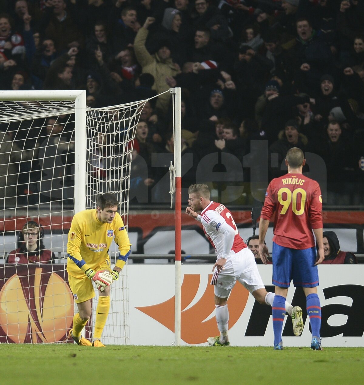 VIDEO + FOTO Start ratat » Steaua a pierdut în Olanda, 0-2, şi are şanse mici la calificarea în optimi