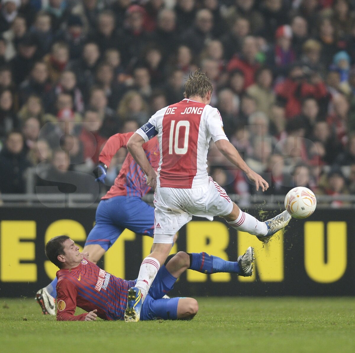VIDEO + FOTO Start ratat » Steaua a pierdut în Olanda, 0-2, şi are şanse mici la calificarea în optimi
