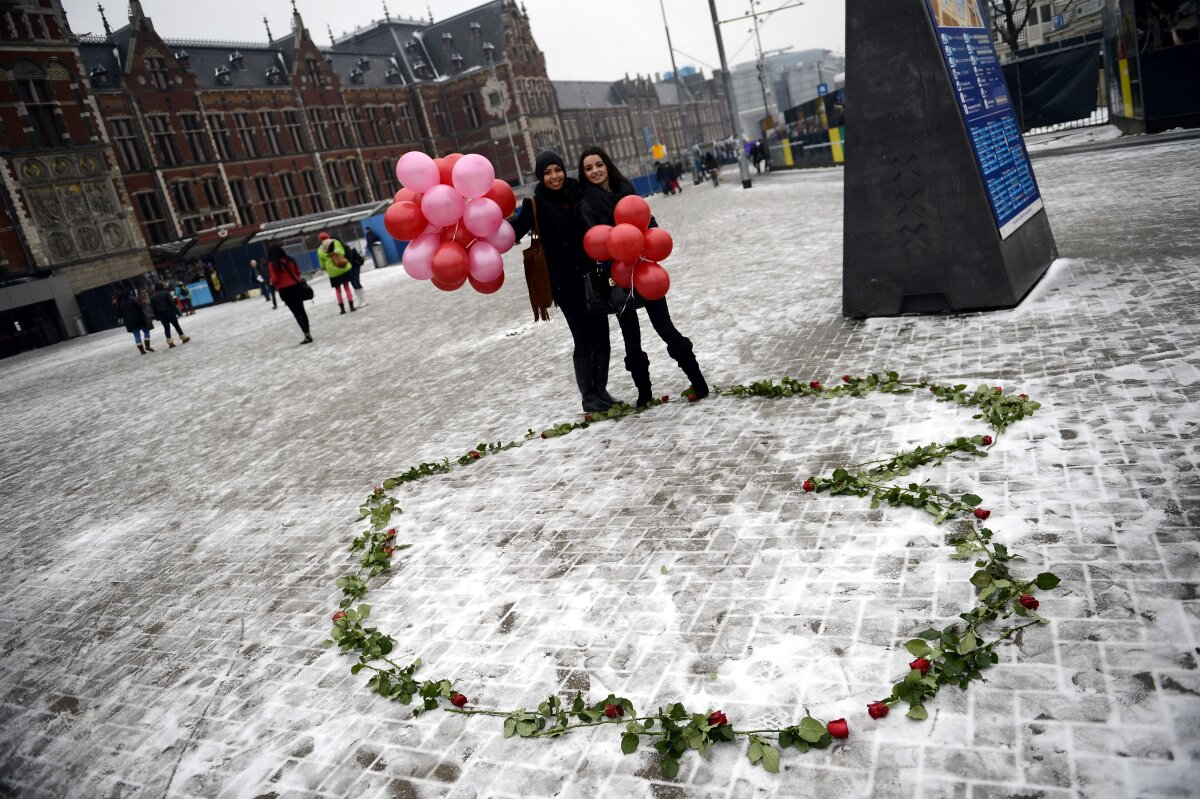 FOTO Fanii Stelei s-au şi distrat la Amsterdam: "Am dormit duşi de la atîta marijuana" :D