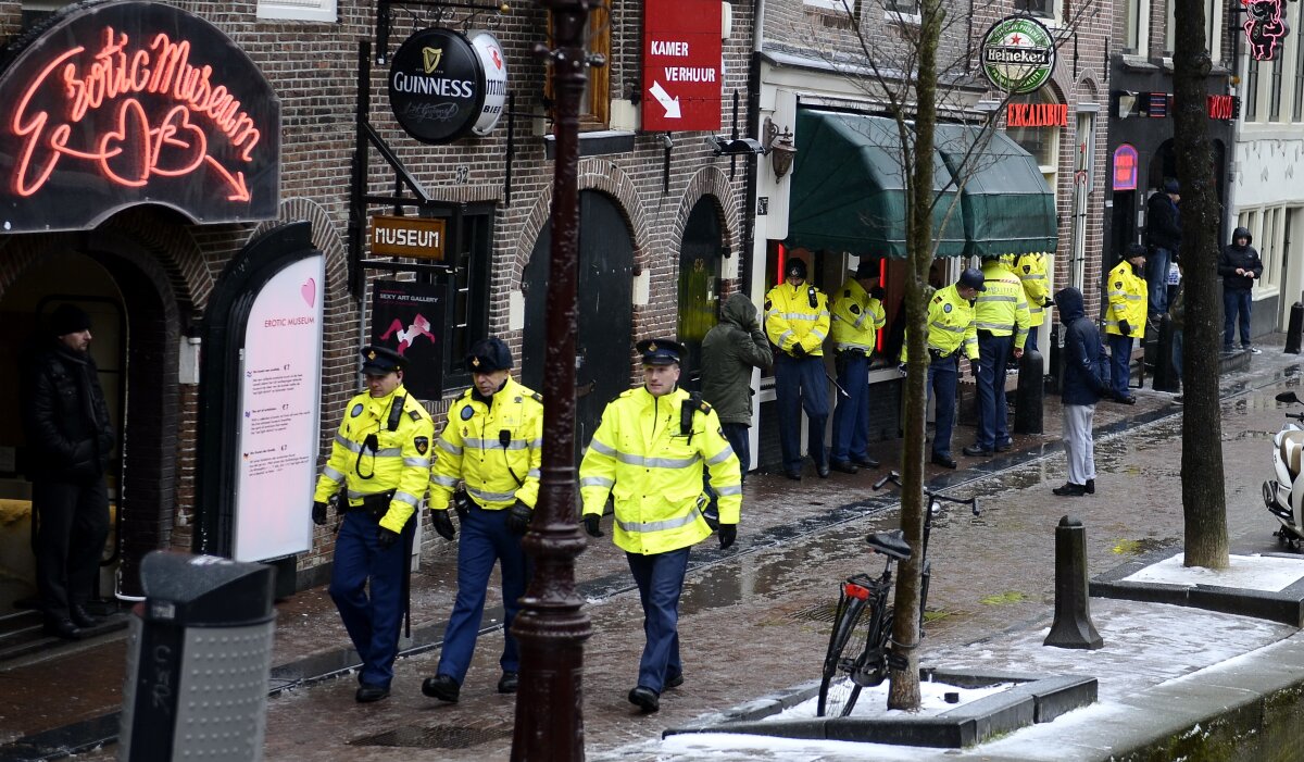 FOTO Fanii Stelei s-au şi distrat la Amsterdam: "Am dormit duşi de la atîta marijuana" :D