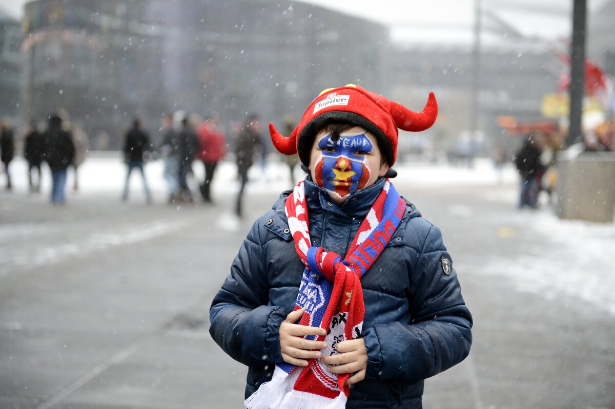 FOTO Fanii Stelei s-au şi distrat la Amsterdam: "Am dormit duşi de la atîta marijuana" :D
