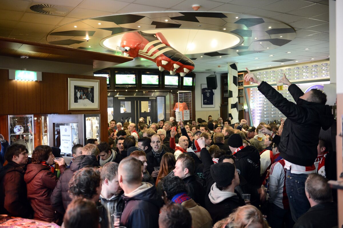 FOTO Fanii Stelei s-au şi distrat la Amsterdam: "Am dormit duşi de la atîta marijuana" :D