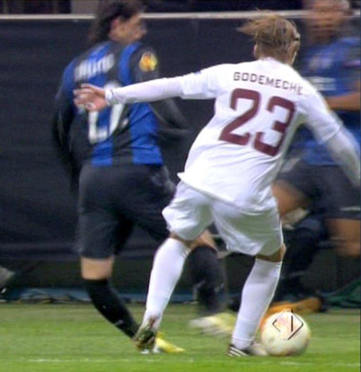 VIDEO MiliK.O! » Dramă pe ”Meazza”: Diego Milito şi-a distrus genunchiul stîng cu CFR Cluj (2-0)