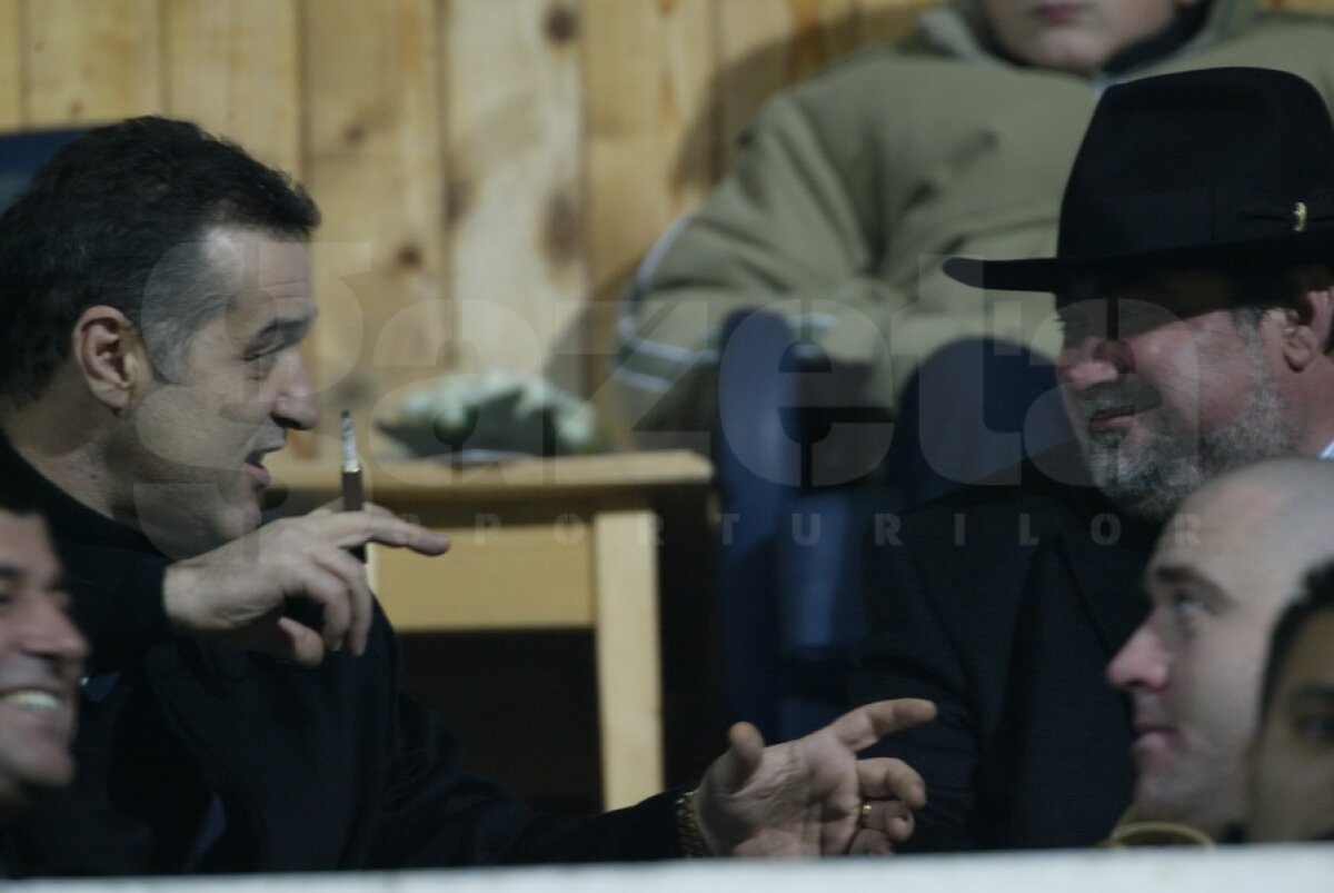 GALERIE FOTO » "Seche" dintr-un fotbal galben-albastru: "Sportul trebuie să fie adevăratul drog al tinerilor!"