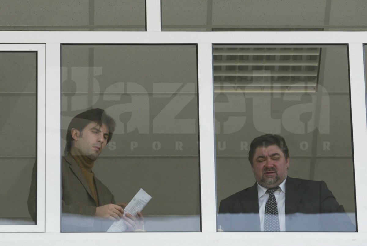 GALERIE FOTO » "Seche" dintr-un fotbal galben-albastru: "Sportul trebuie să fie adevăratul drog al tinerilor!"