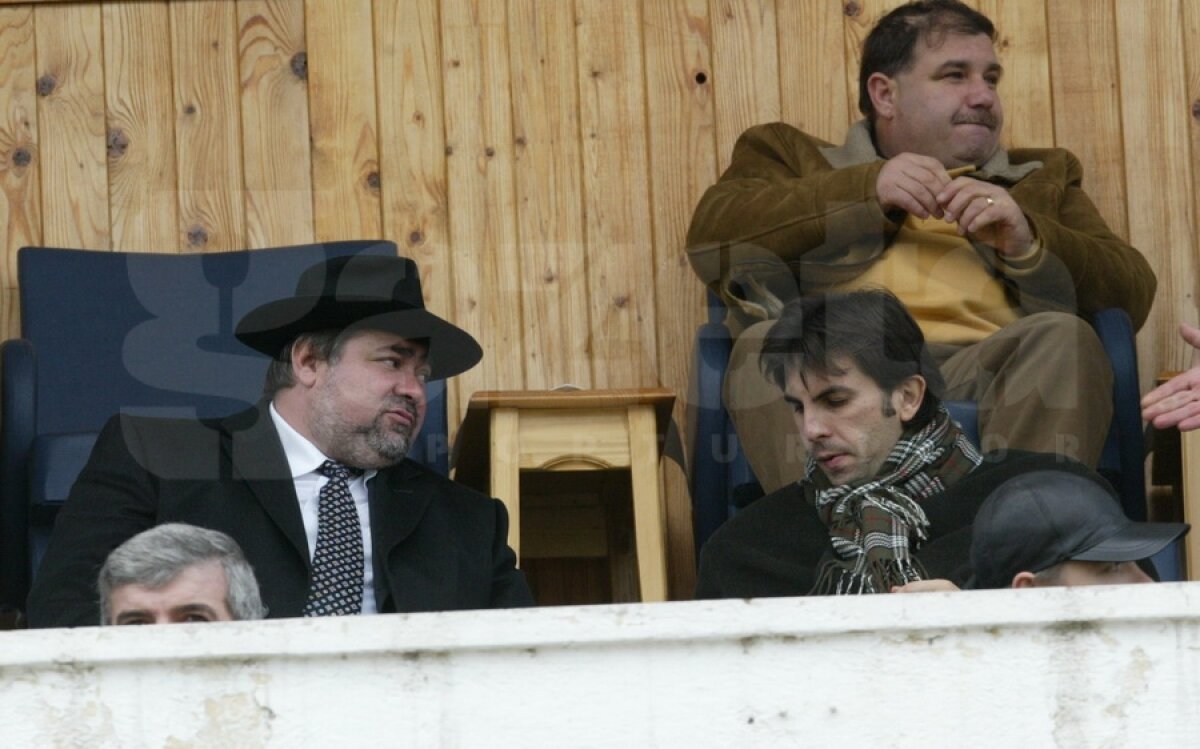 GALERIE FOTO » "Seche" dintr-un fotbal galben-albastru: "Sportul trebuie să fie adevăratul drog al tinerilor!"