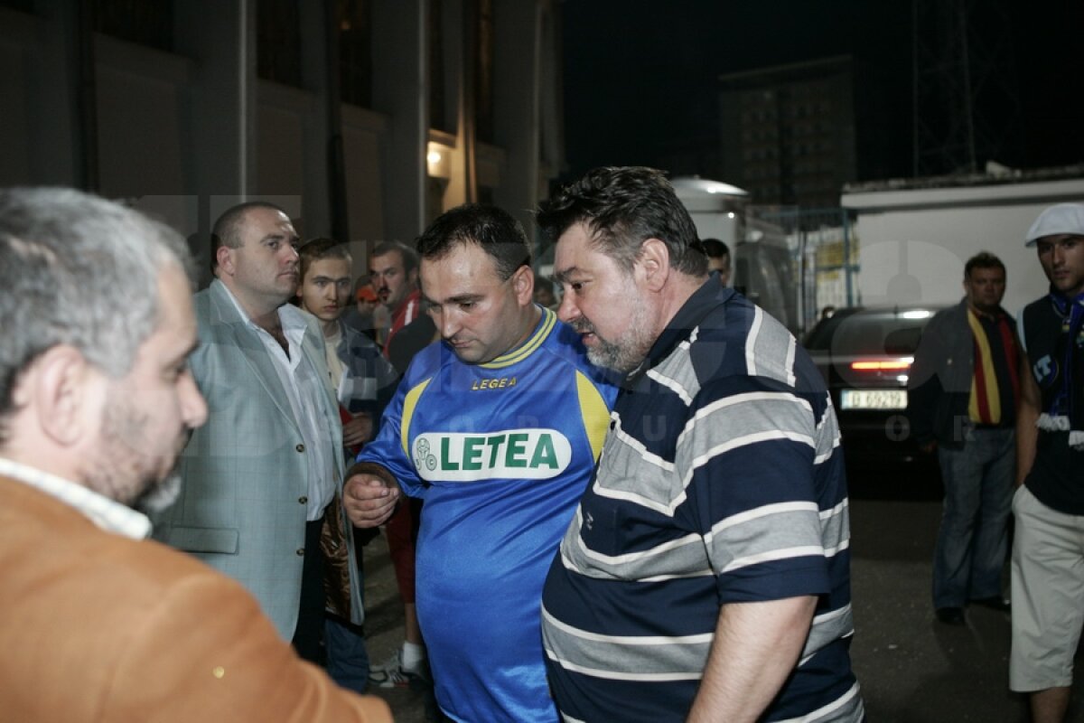 GALERIE FOTO » "Seche" dintr-un fotbal galben-albastru: "Sportul trebuie să fie adevăratul drog al tinerilor!"