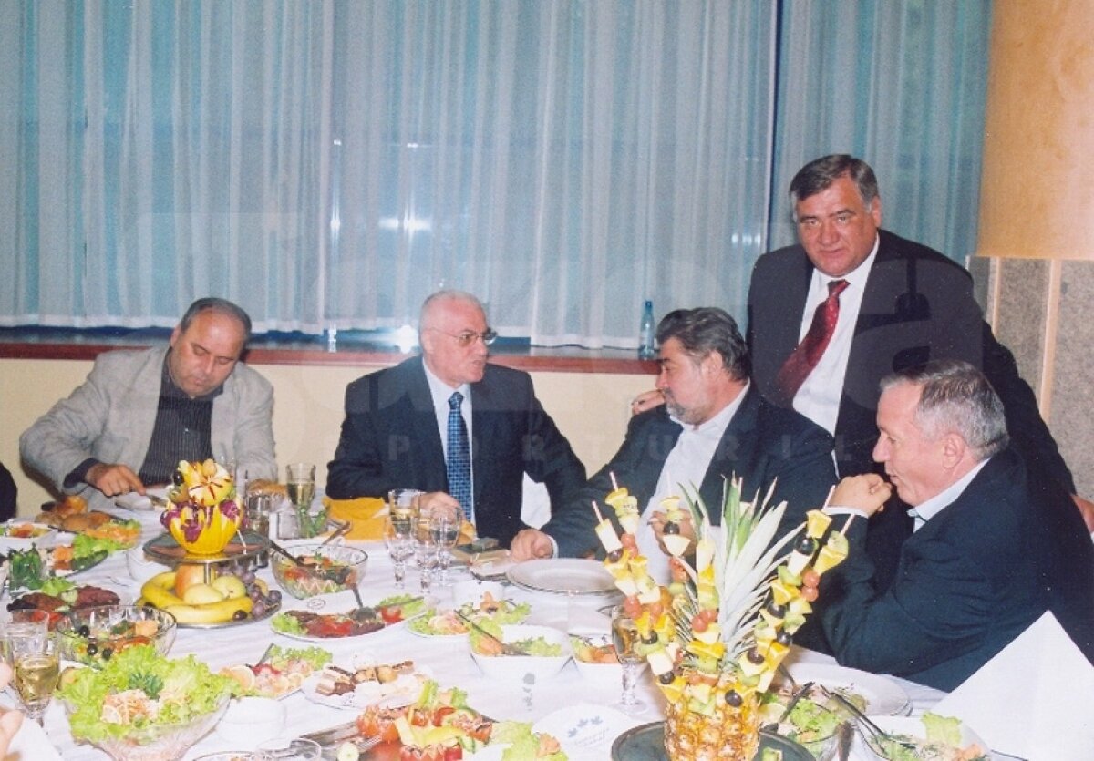 GALERIE FOTO » "Seche" dintr-un fotbal galben-albastru: "Sportul trebuie să fie adevăratul drog al tinerilor!"