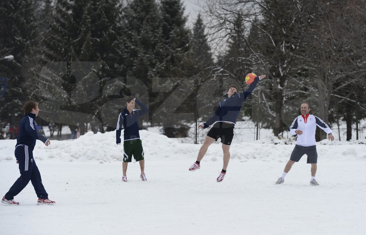 GALERIE FOTO Ambiţie, pasiune, durere » Prima zi FOTE în 10 imagini! Vino pe pîrtii!