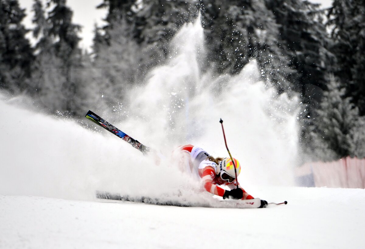 GALERIE FOTO Primul accident la FOTE: căzătură urîtă la slalom uriaş!