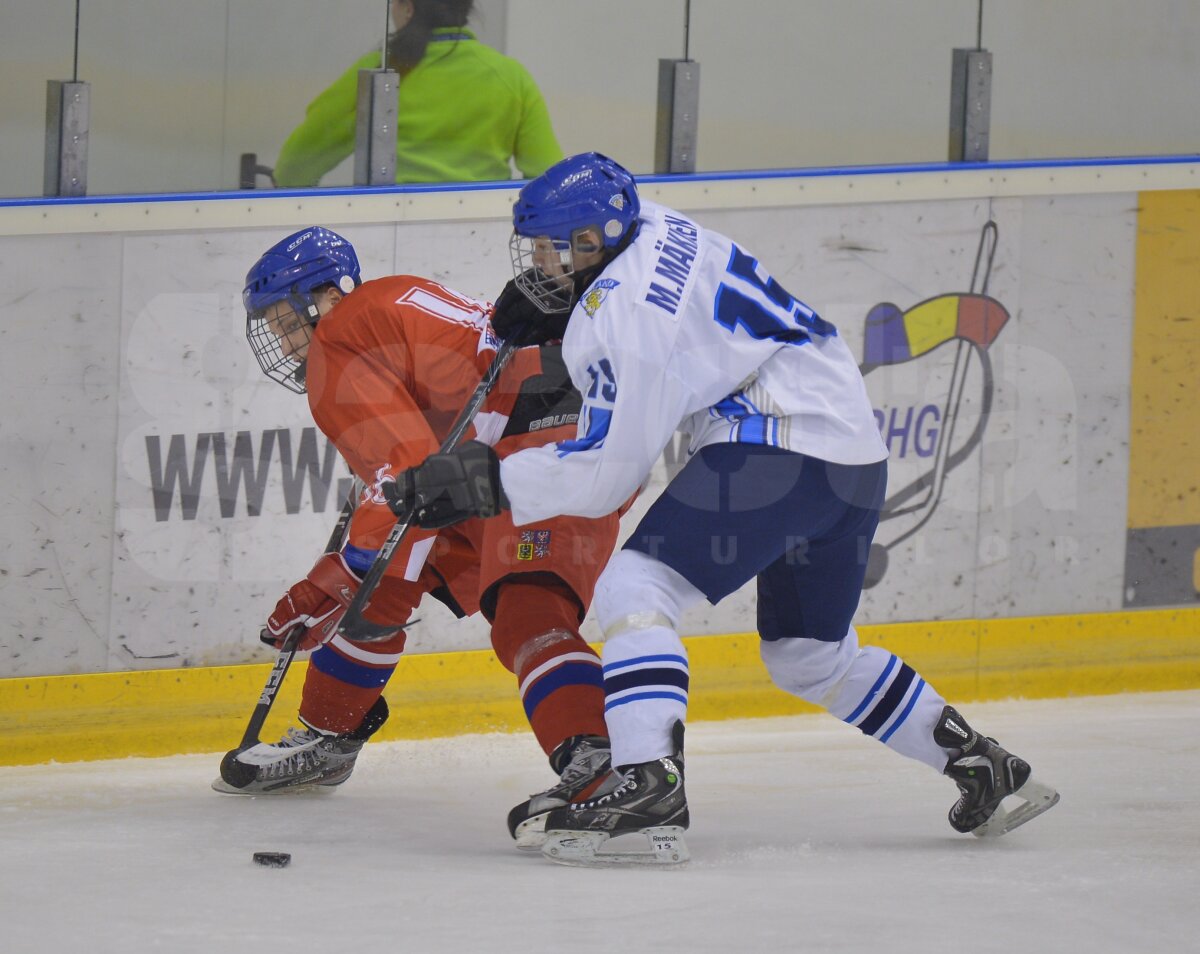 FOTO&VIDEO Rusia şi Finlanda, cîştigătoare în primele meciuri de hochei de la FOTE