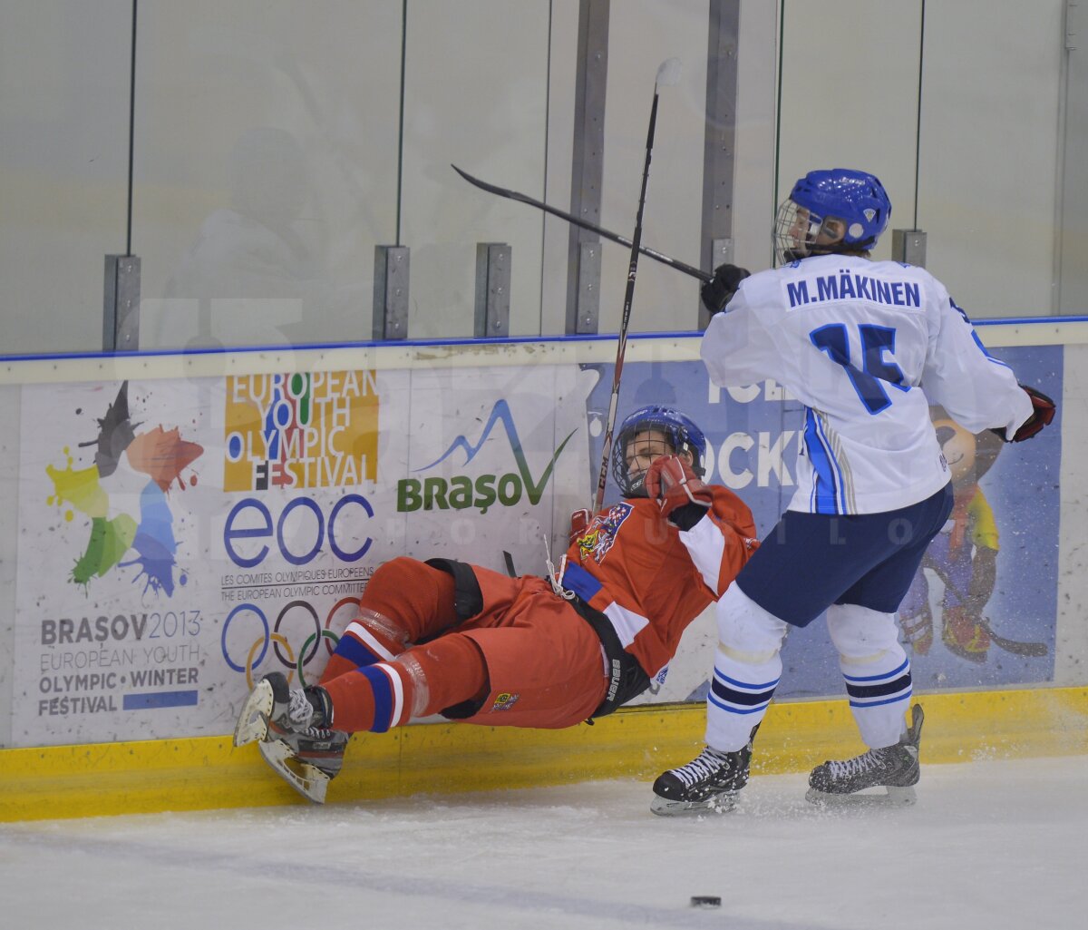 FOTO&VIDEO Rusia şi Finlanda, cîştigătoare în primele meciuri de hochei de la FOTE