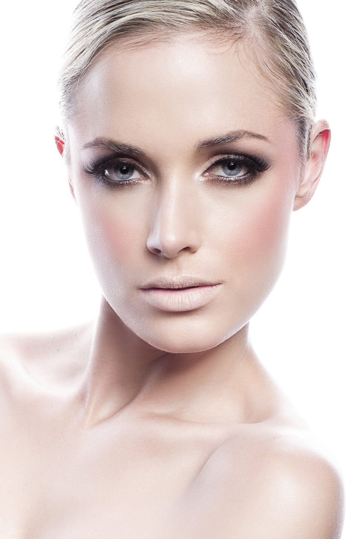 Procurorii: "Oscar Pistorius a tras de patru ori, cu două arme diferite, prin uşa de la baie!"