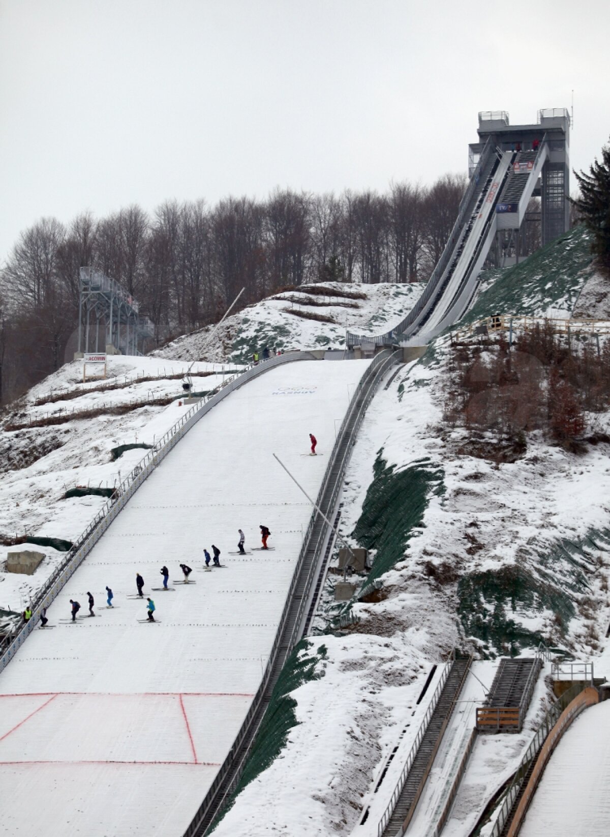 Galerie foto » Fetele au dezamăgit la slalom feminin, băieţii au terminat pe 5 la sărituri