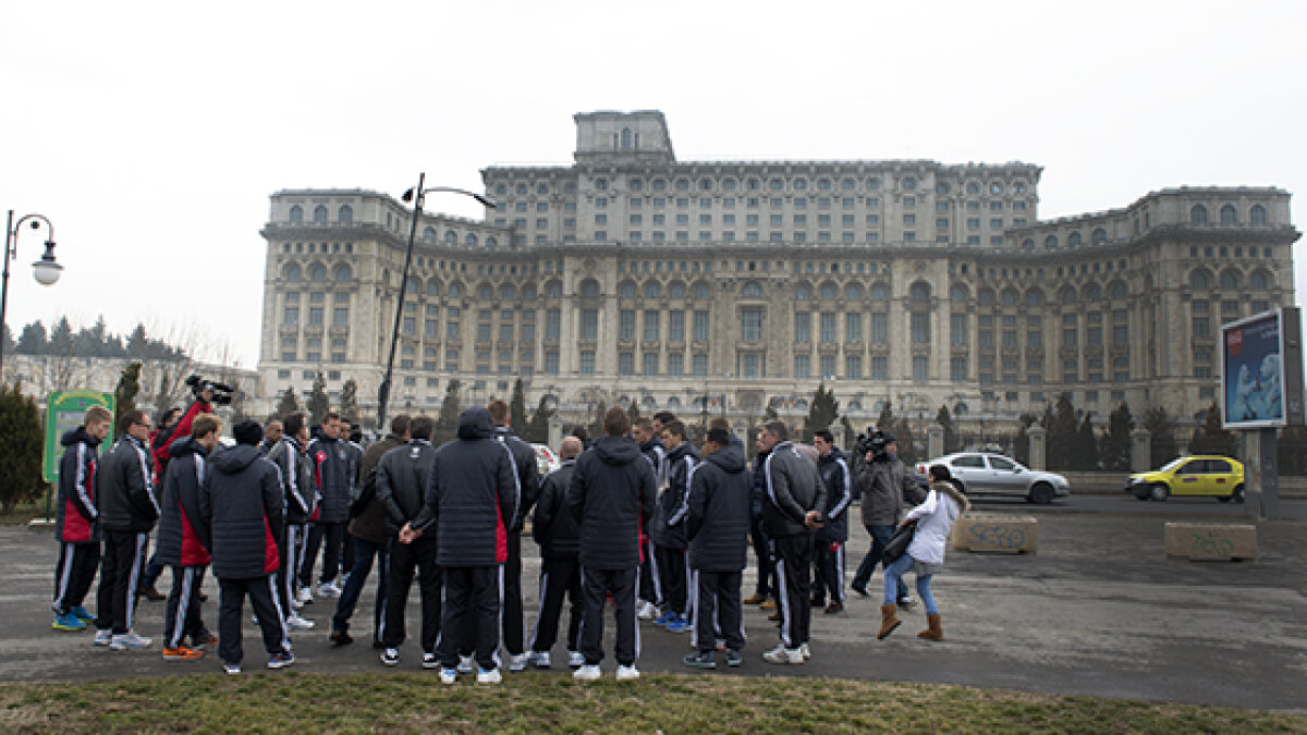FOTO Jucătorii lui Ajax au vizitat Casa Poporului