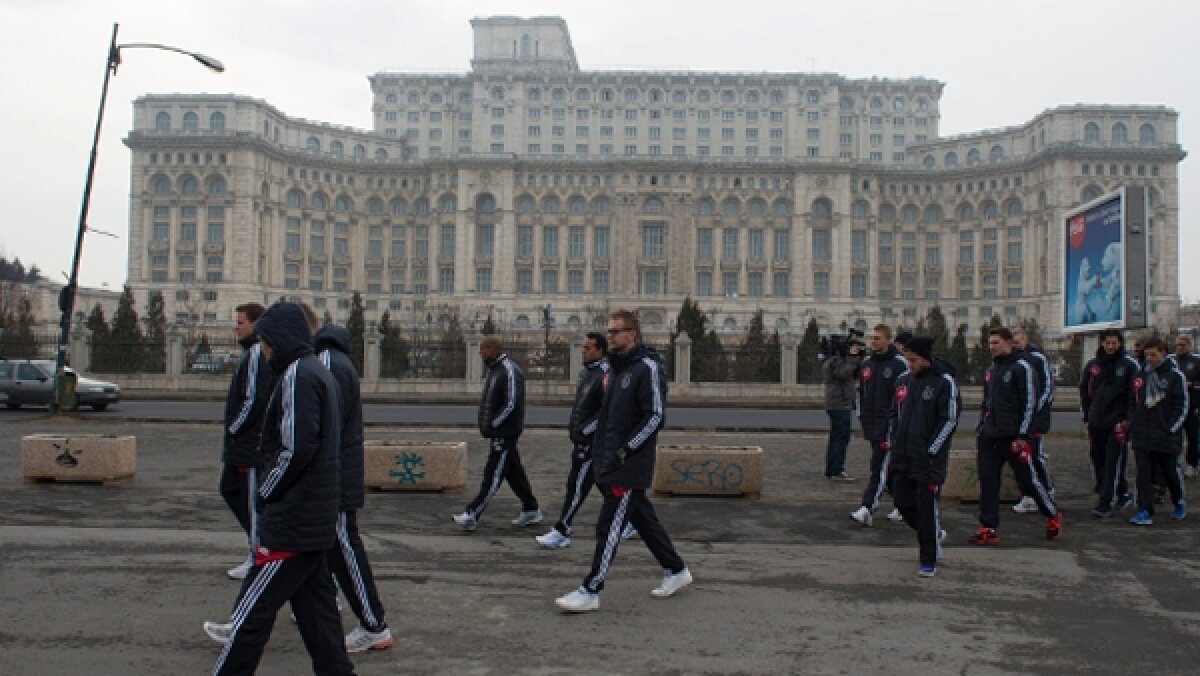 FOTO Jucătorii lui Ajax au vizitat Casa Poporului