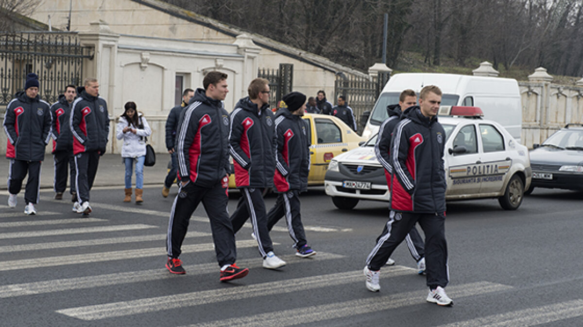 FOTO Jucătorii lui Ajax au vizitat Casa Poporului