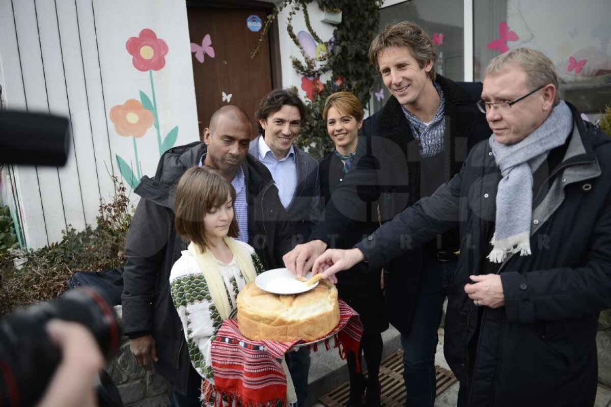 Oficialii lui Ajax în vizită la fundaţia lui Ogăraru