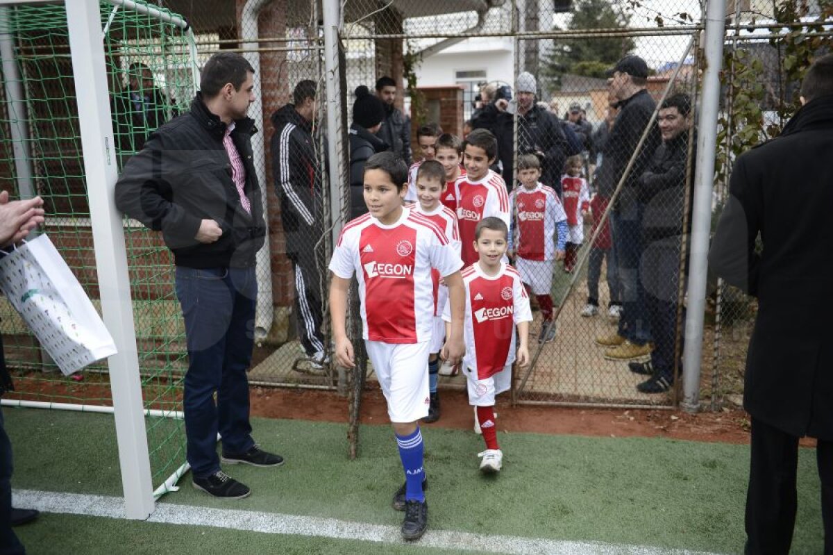 Oficialii lui Ajax în vizită la fundaţia lui Ogăraru