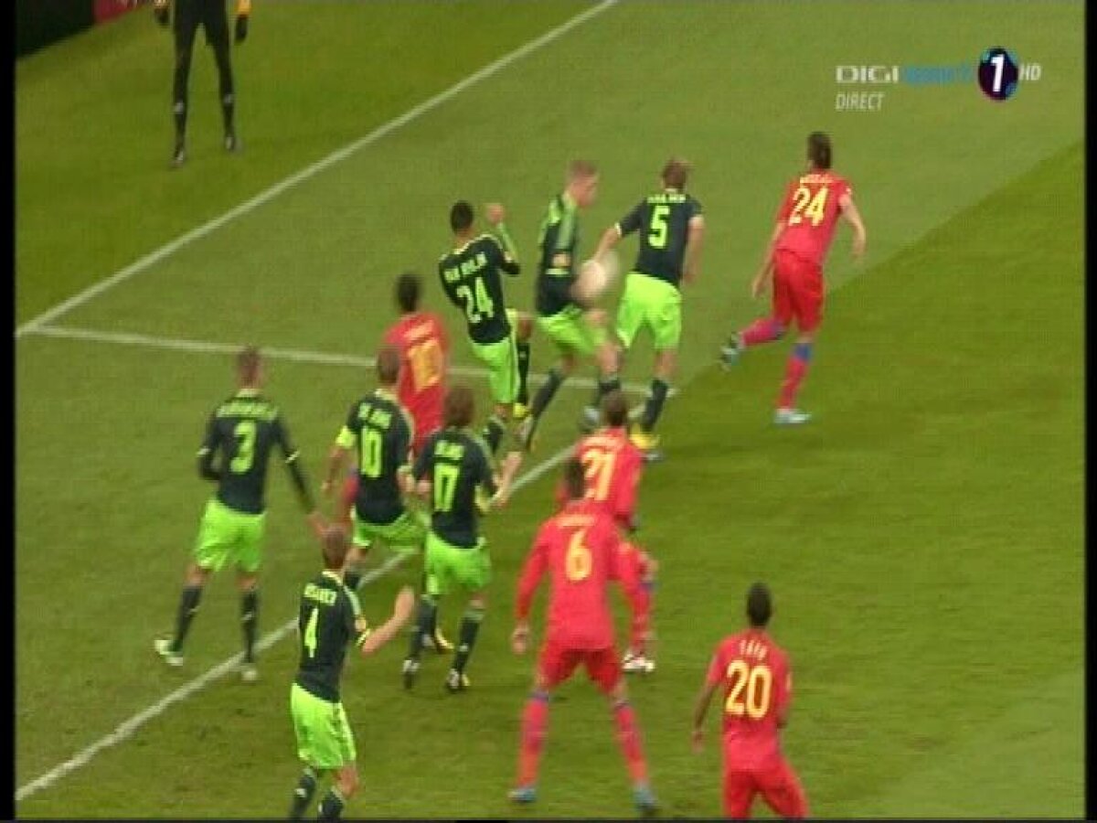 FOTO&VIDEO Două faze la care Steaua a cerut penalty! Ne-a dezavantajat centralul italian?