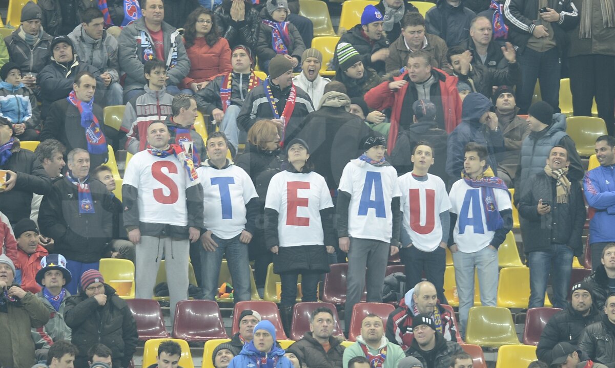 FOTO Fanii Stelei au făcut spectacol în tribune! Bannere cu mesaje anti-Dinamo şi de încurajare pentru Neşu