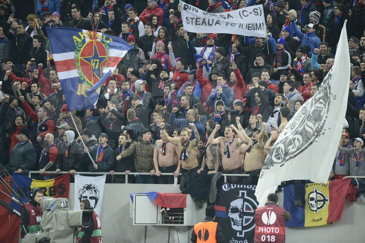 FOTO Fanii Stelei au făcut spectacol în tribune! Bannere cu mesaje anti-Dinamo şi de încurajare pentru Neşu