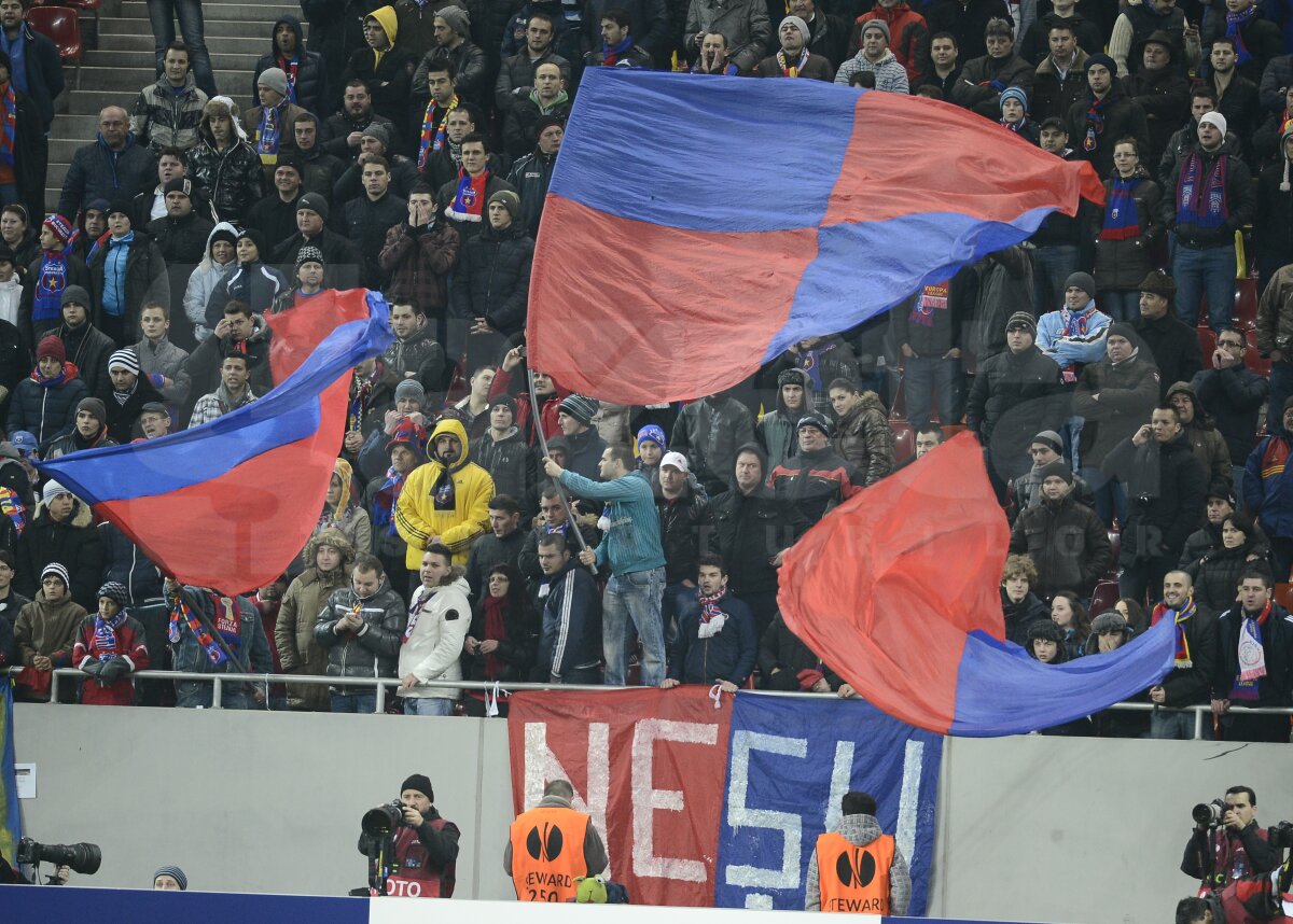 FOTO Fanii Stelei au făcut spectacol în tribune! Bannere cu mesaje anti-Dinamo şi de încurajare pentru Neşu
