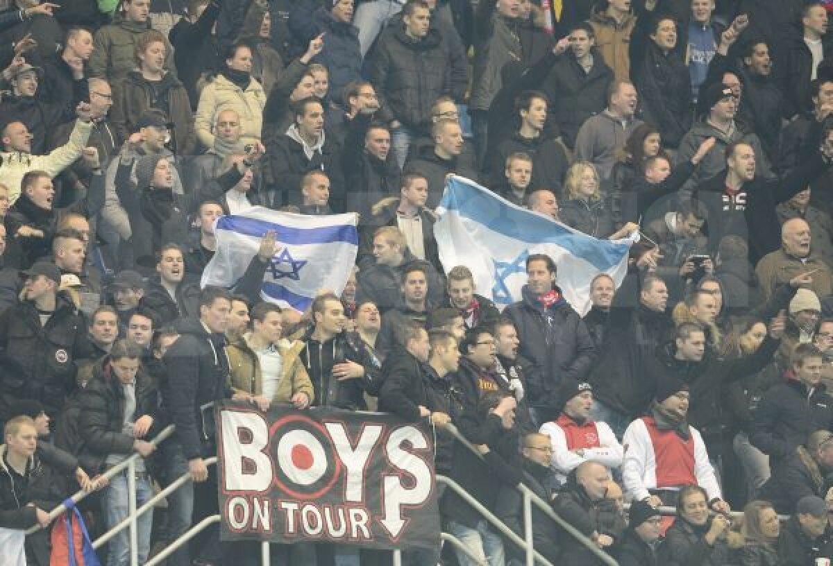 FOTO Adrenalina încălzeşte şi cîntă! Momentul în care fanii Stelei şi-au schimbat atitudinea la meciul cu Ajax