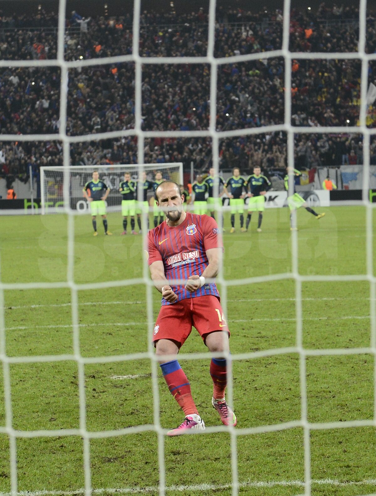 FOTO Loviturile perfecte în imagini » Cum au reacţionat steliştii după penalty-ul decisiv al lui Latovlevici