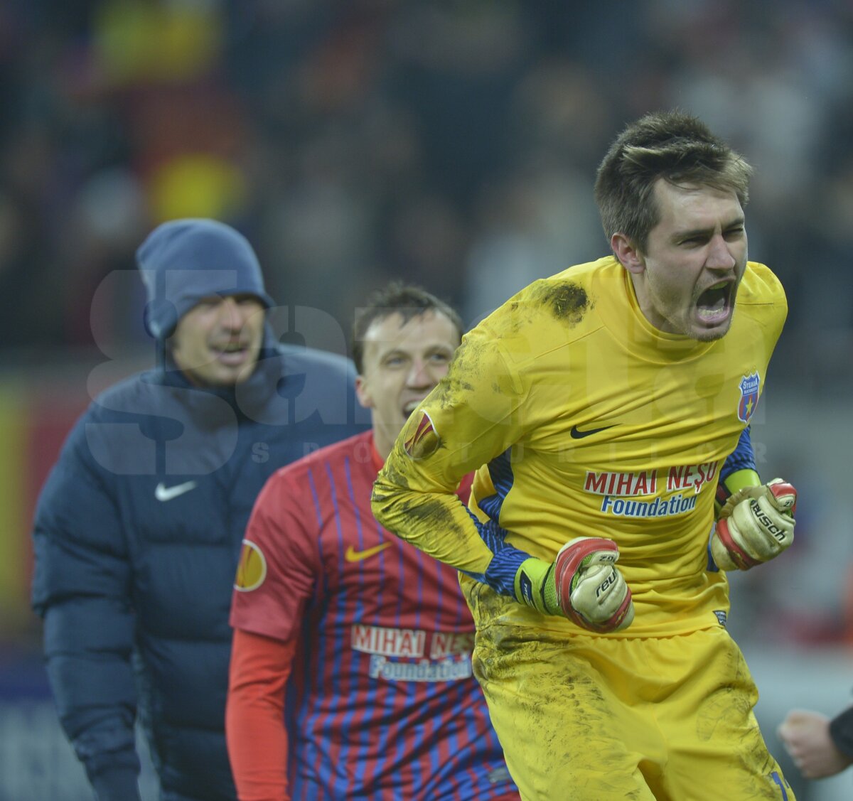 FOTO Explozie de bucurie » Steliştii au dat startul petrecerii alături de fani