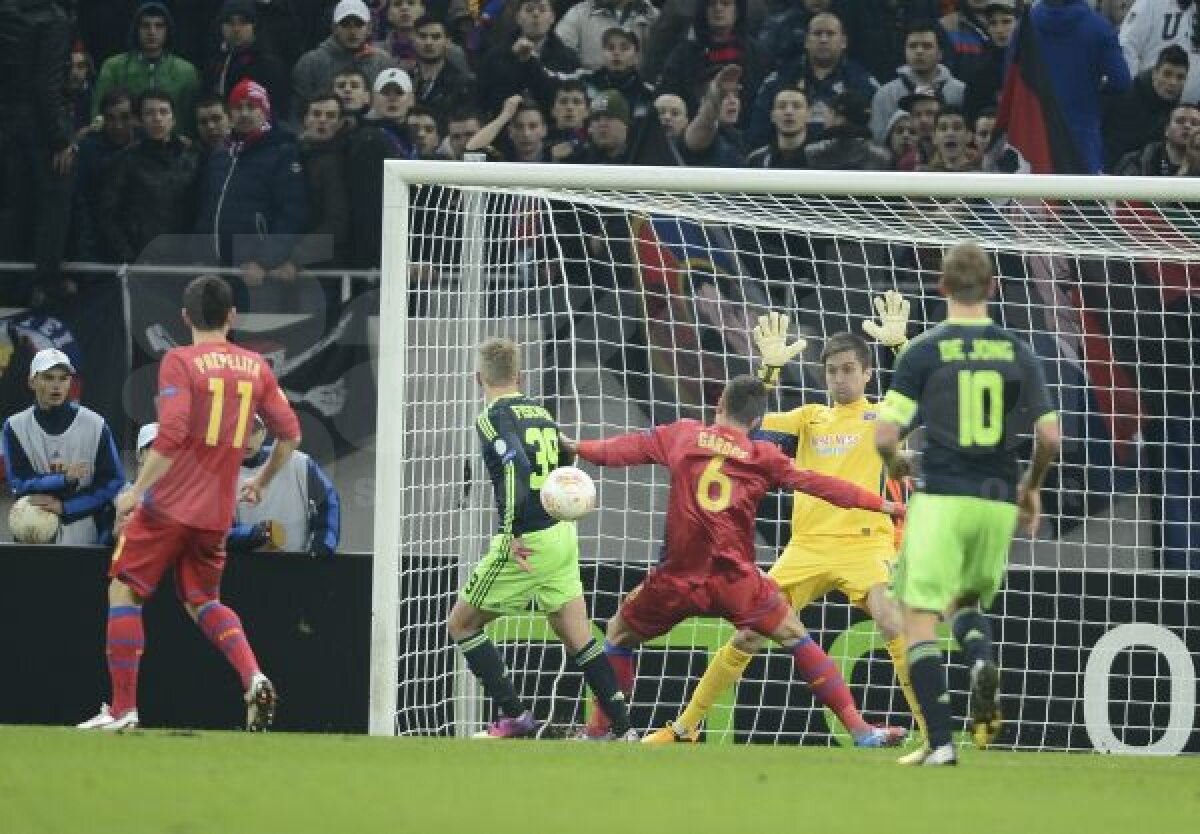 VIDEO+FOTO Europa! Steaua! » Roş-albaştrii au repetat scenariul cu Valencia şi au eliminat-o pe Ajax la penalty-uri