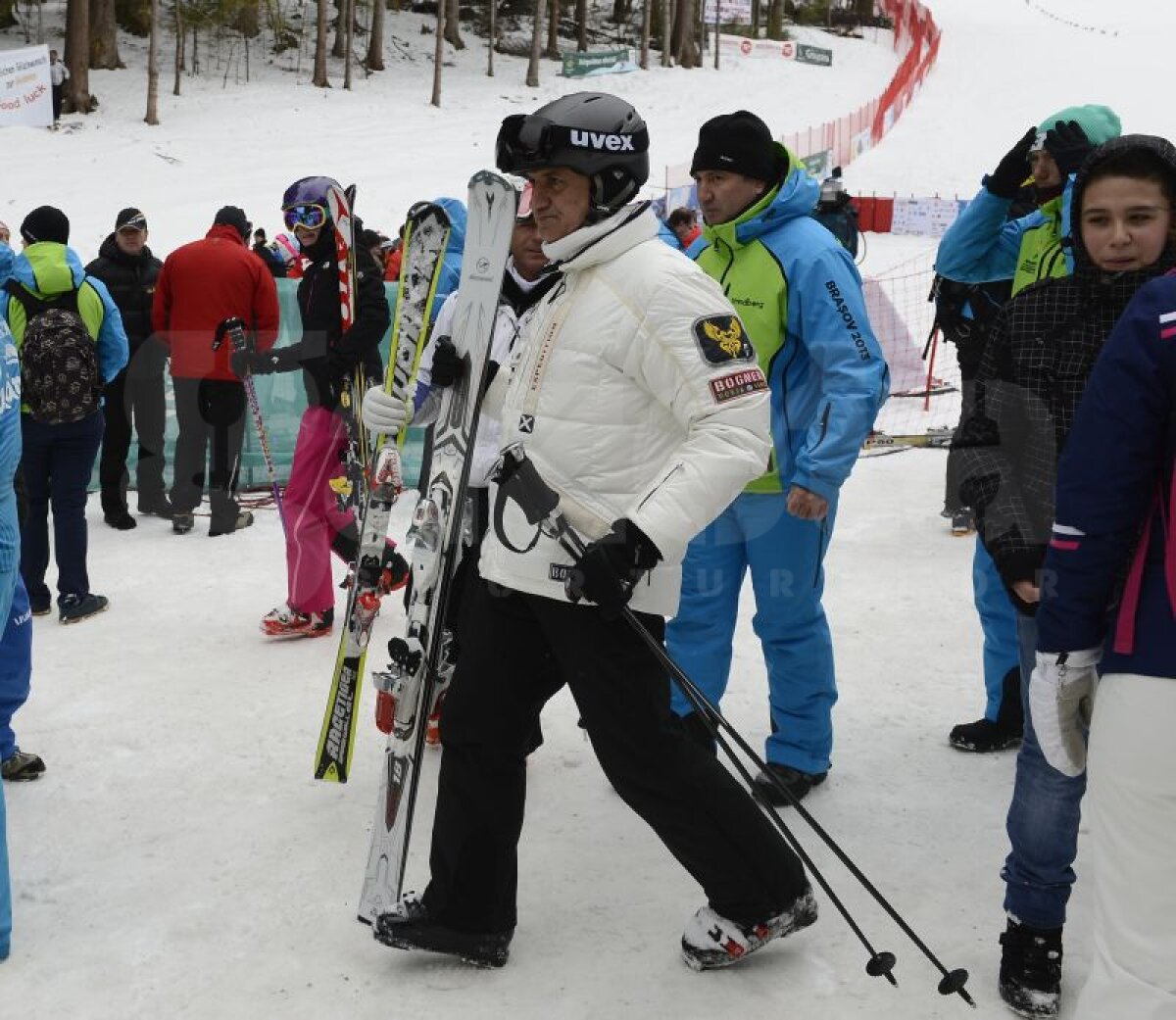 GALERIE FOTO Fotbalul s-a mutat pe pîrtia FOTE » Spectator surpriză la slalom mixt
