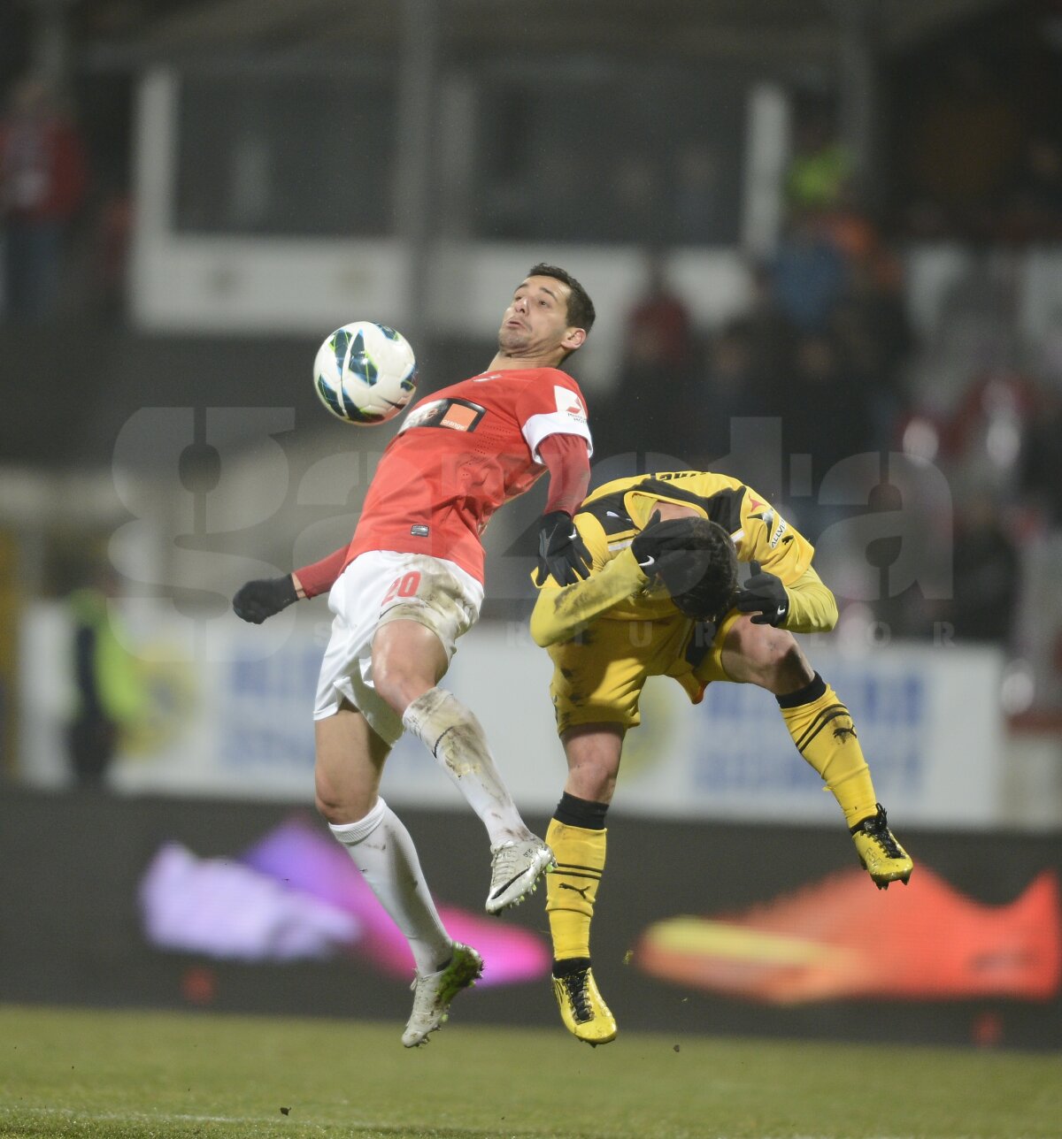 FOTO şi VIDEO Dinamo - FC Braşov 2-1 » "Cîinii" s-au chinuit deşi au avut om în plus din minutul 40