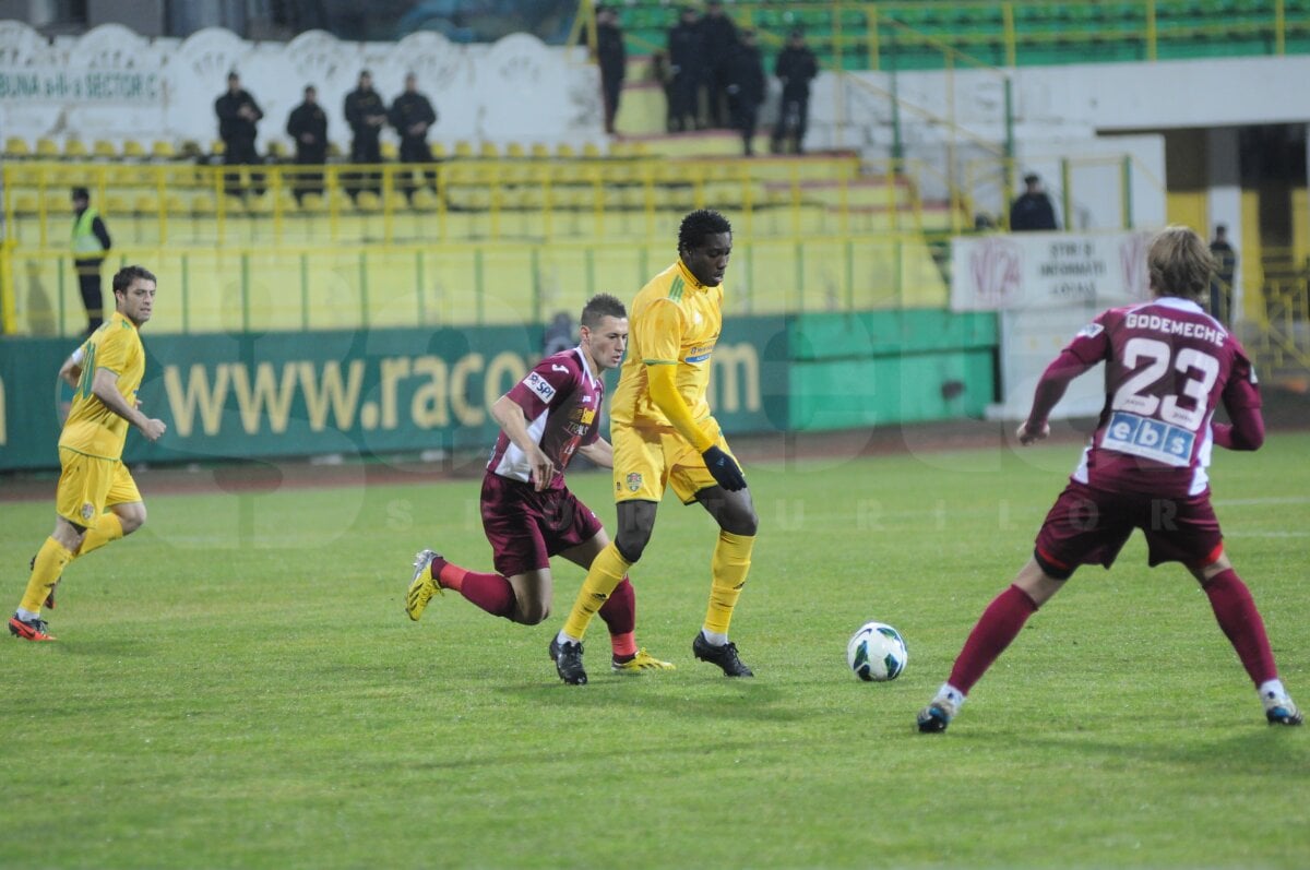 FOTO + VIDEO Cu doi oameni în plus pe teren, gazdele nu au marcat »  Vaslui - CFR Cluj 0-0