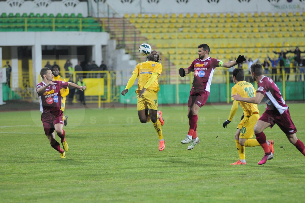 FOTO + VIDEO Cu doi oameni în plus pe teren, gazdele nu au marcat »  Vaslui - CFR Cluj 0-0