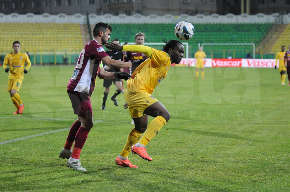 FOTO + VIDEO Cu doi oameni în plus pe teren, gazdele nu au marcat »  Vaslui - CFR Cluj 0-0