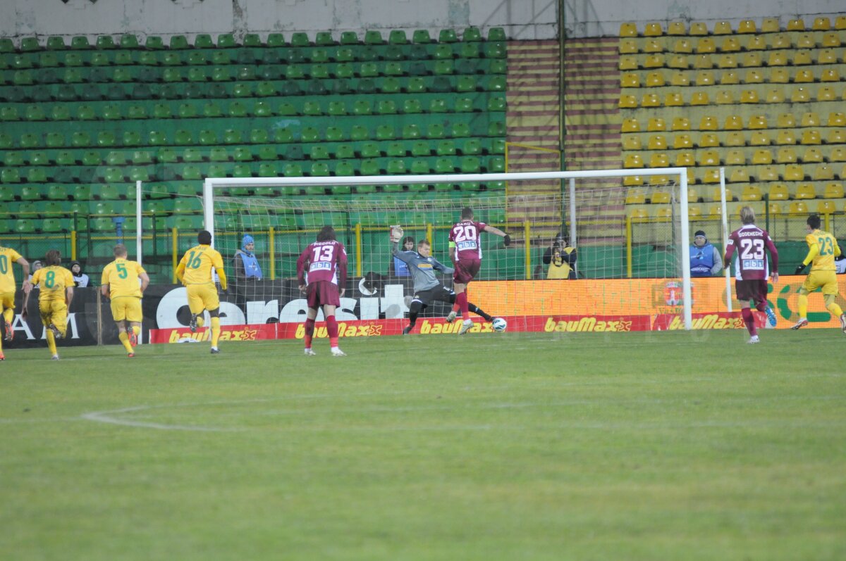 FOTO + VIDEO Cu doi oameni în plus pe teren, gazdele nu au marcat »  Vaslui - CFR Cluj 0-0