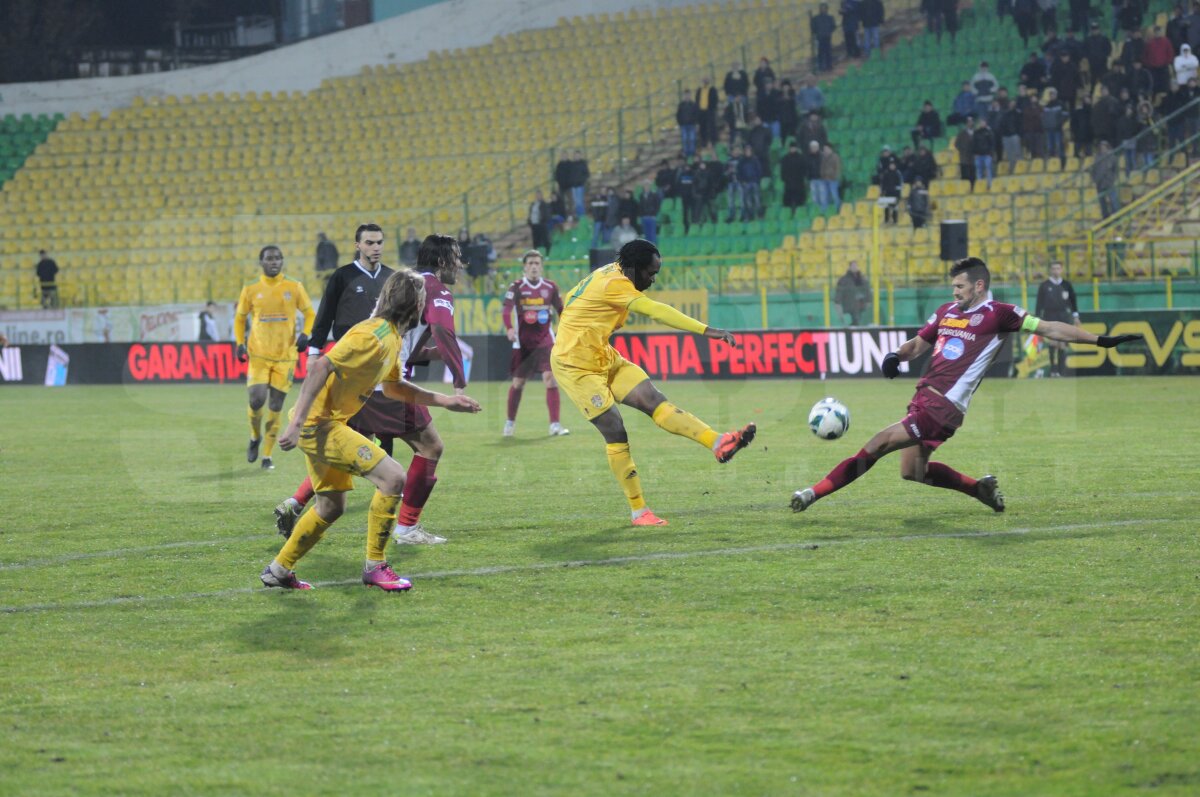 FOTO + VIDEO Cu doi oameni în plus pe teren, gazdele nu au marcat »  Vaslui - CFR Cluj 0-0