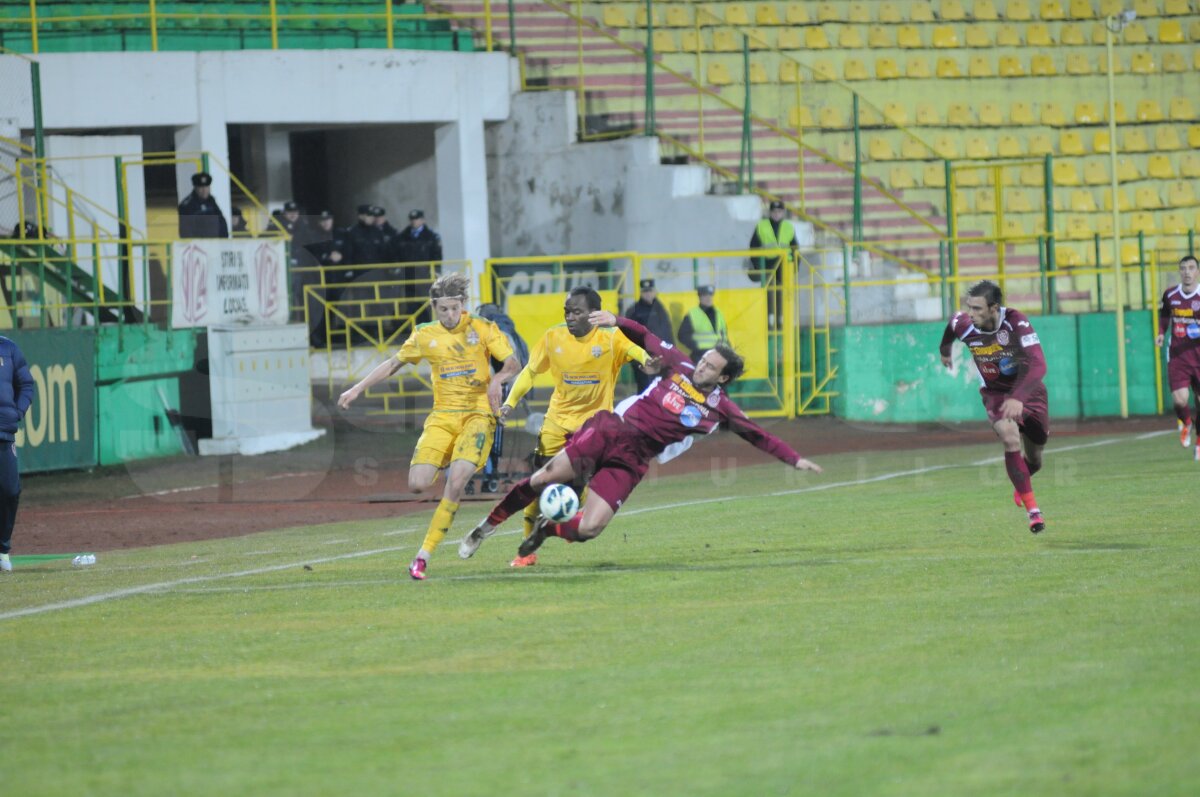 FOTO + VIDEO Cu doi oameni în plus pe teren, gazdele nu au marcat »  Vaslui - CFR Cluj 0-0