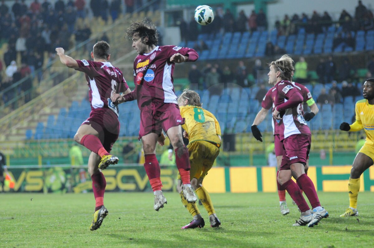 FOTO + VIDEO Cu doi oameni în plus pe teren, gazdele nu au marcat »  Vaslui - CFR Cluj 0-0