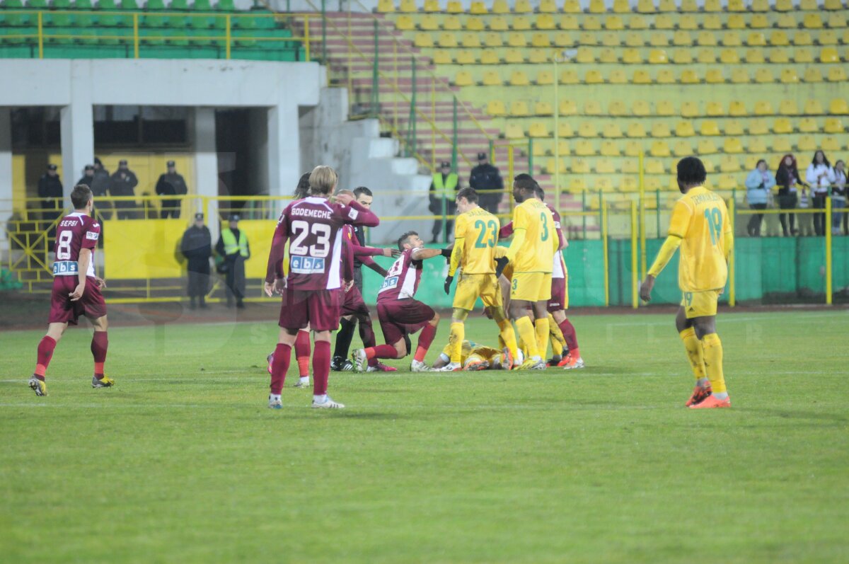 FOTO + VIDEO Cu doi oameni în plus pe teren, gazdele nu au marcat »  Vaslui - CFR Cluj 0-0