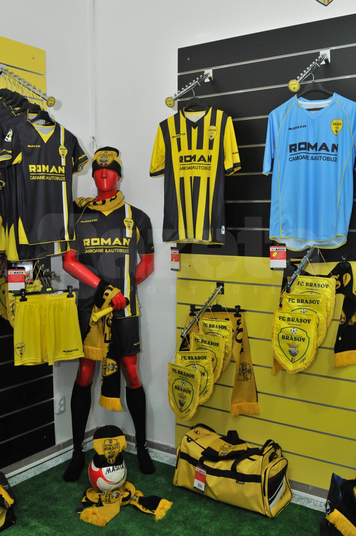 FOTO Braşovenii şi-au lansat noul magazin oficial!