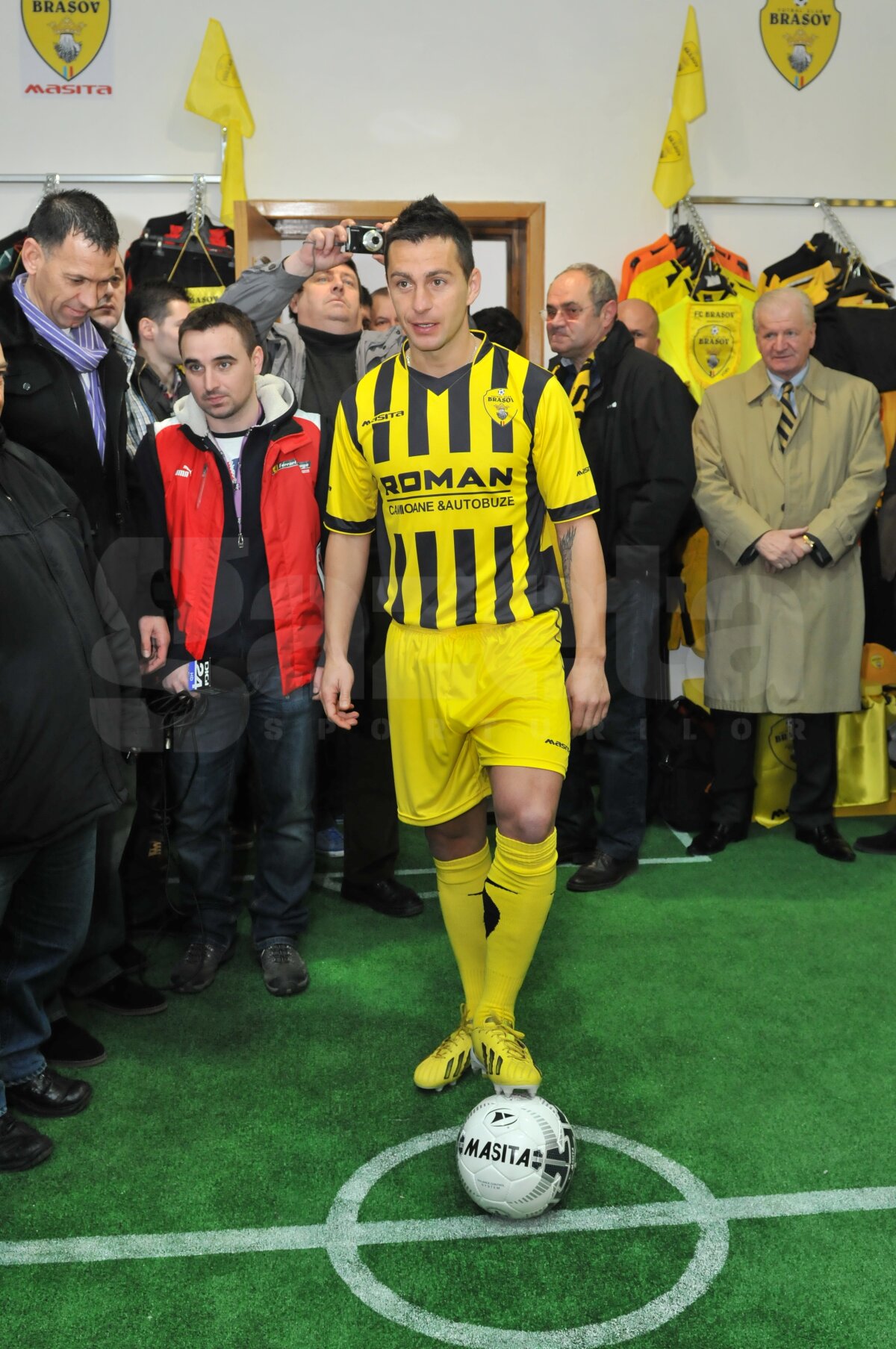 FOTO Braşovenii şi-au lansat noul magazin oficial!