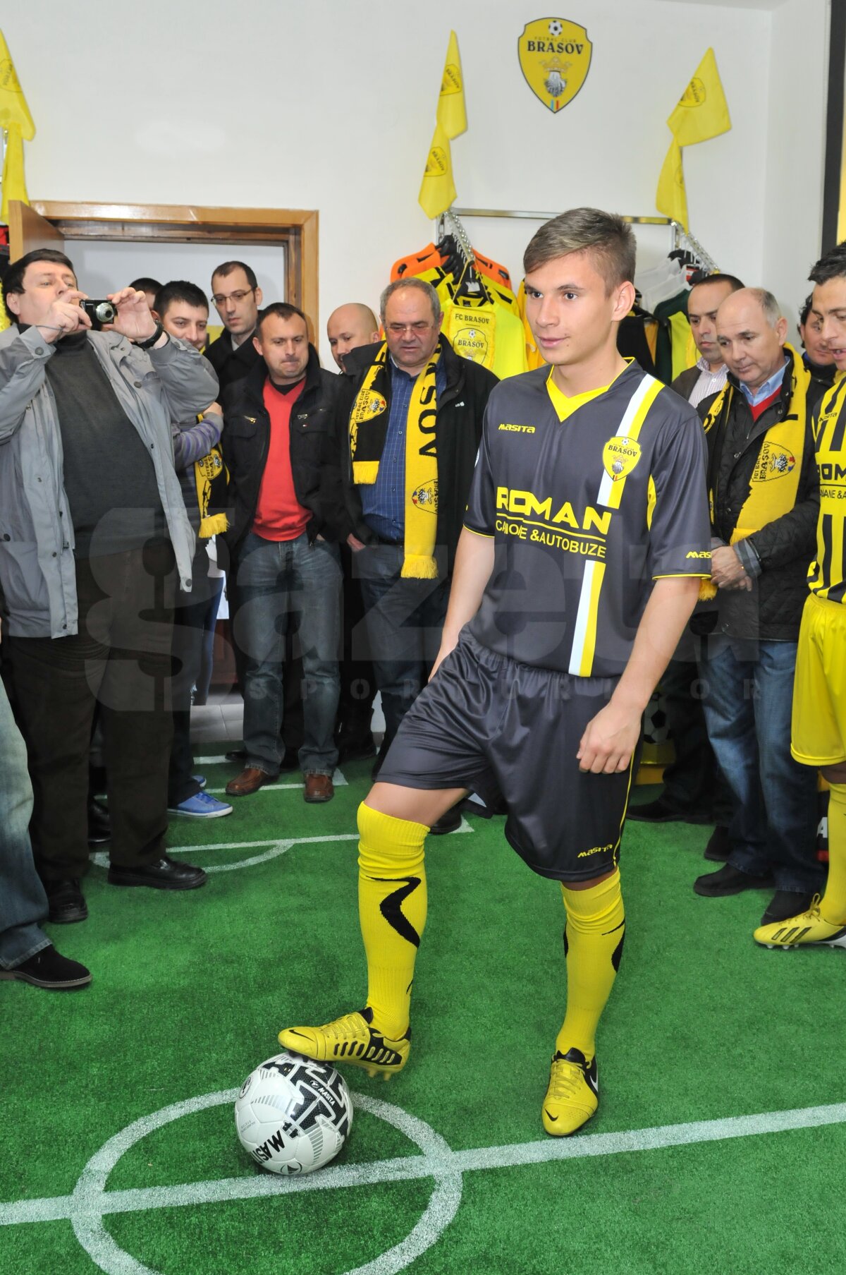 FOTO Braşovenii şi-au lansat noul magazin oficial!