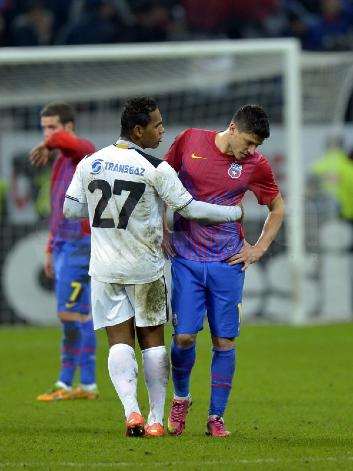 VIDEO+FOTO Reghe a rupt complexul Mediaş » Steaua a învins Gazul cu 3-0 şi e gata de Chelsea