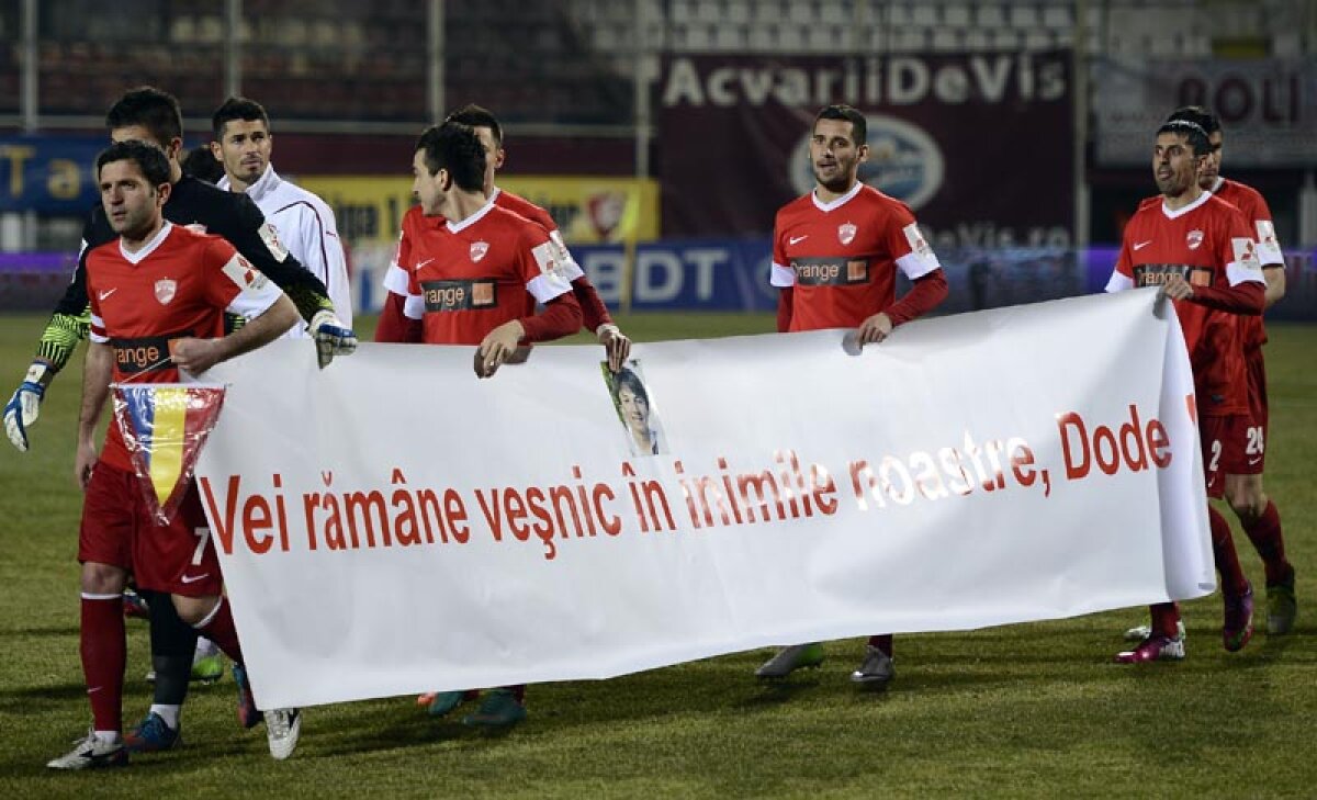 FOTO Atmosferă de vis pe Giuleşti la derby-ul Rapid-Dinamo: "Azi, copii, mîine, legende"