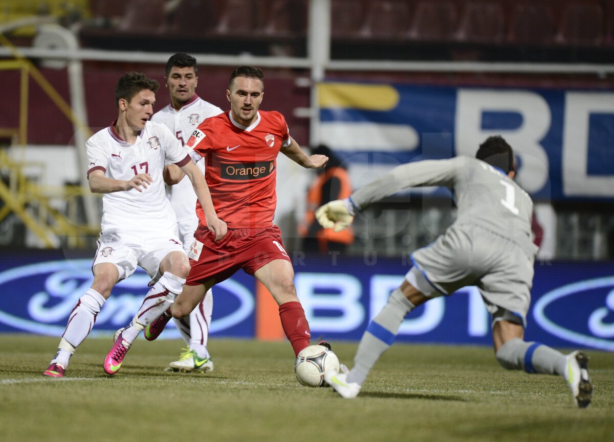 VIDEO şi FOTO "Cîinii" înving în derby şi fac saltul către podium » Rapid - Dinamo 0-1