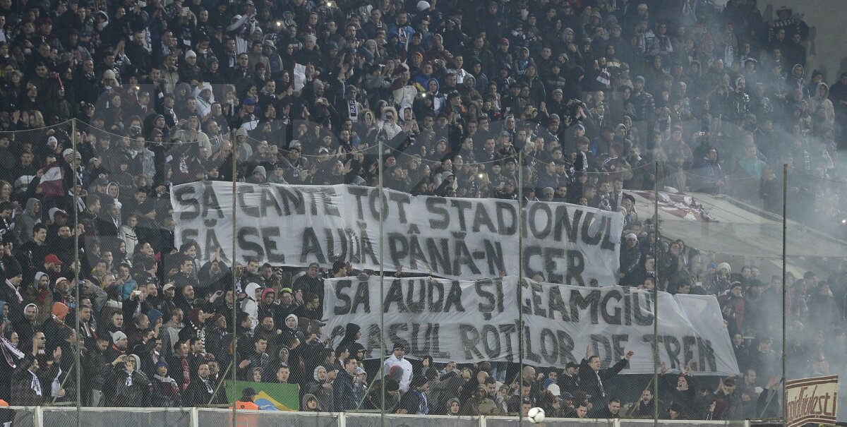 GALERIE FOTO Respect în tribune » Dinamoviştii şi rapidiştii l-au omagiat pe cel mai longeviv lider de galerie din România