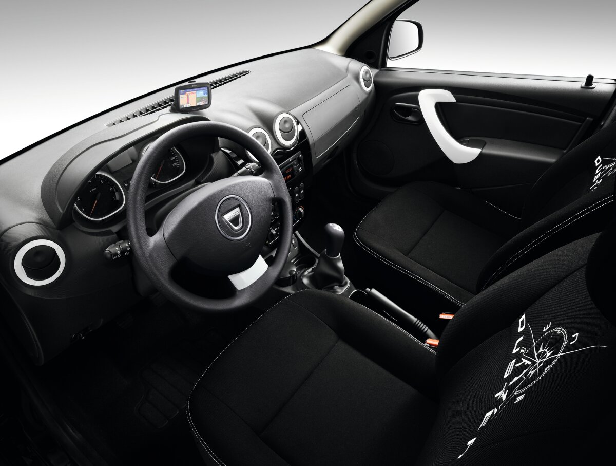 GALERIE FOTO » Premieră la Geneva: Dacia a lansat seria limitată Duster Aventure